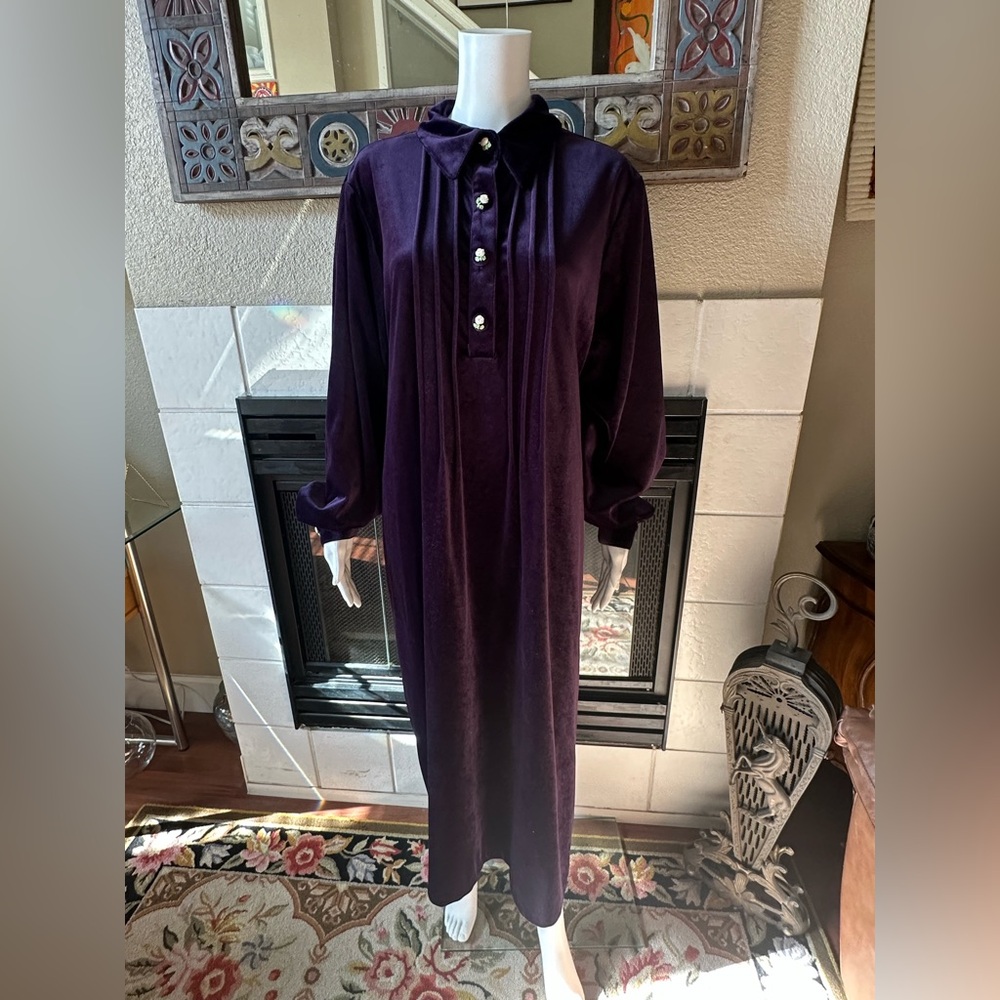 Vtg coldwater creek Velvet robe sleepwear house coat purple flower button